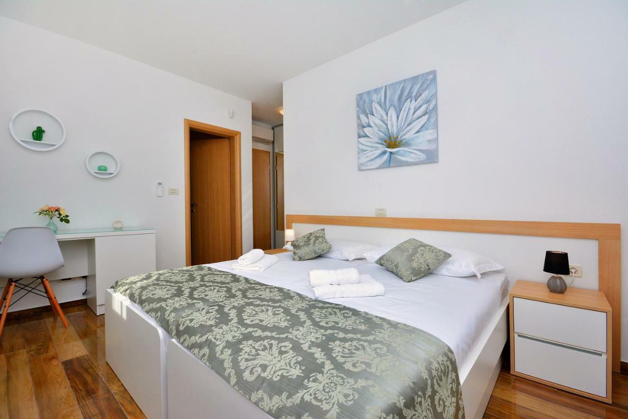 Villa Authentica With Heated Pool Grebaštica Exteriör bild